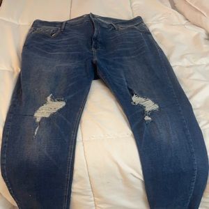Distressed skinny jeans